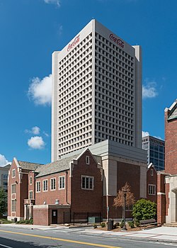 Башня Coca-Cola и здание Гуггенхайма, Атланта, северо-восточный вид 20160717 1.jpg 