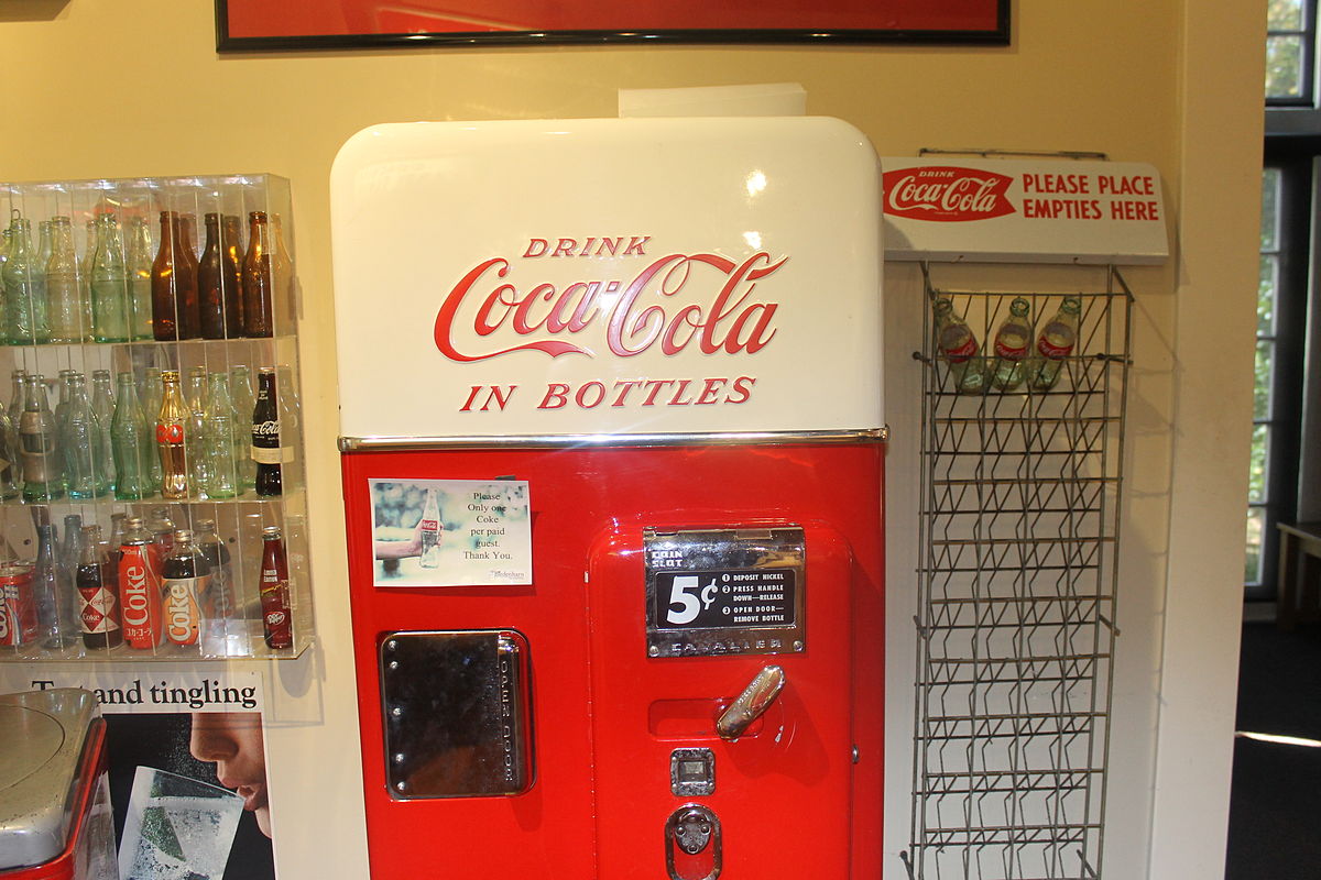 Файл:Coca Cola Bottling Machine, Biedenharn Museum and Gardens IMG 4101.JPG  — Википедия