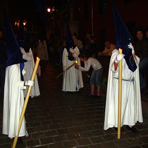 File:Cofradía de la Oración de Nuestro Señor en el Huerto de los Olivos y María Santísima de la Amargura, Granada, Semana Santa 2009 (14).JPG