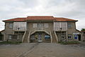 Casa do concello e biblioteca municipal.