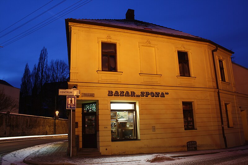 File:Corner house at Hlavova street in Třebíč, Třebíč District.jpg