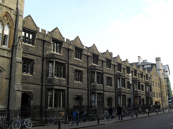 The terraced houses between New Court and the Taylor Library