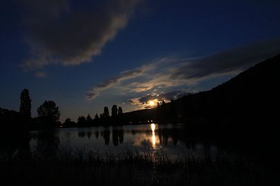 Coucher de soleil au lac de Belcaire.jpg