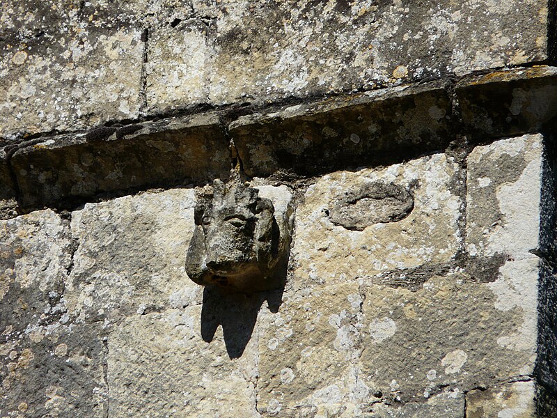 File:Couze-et-Saint-Front église St Pierre modilllon (1).JPG