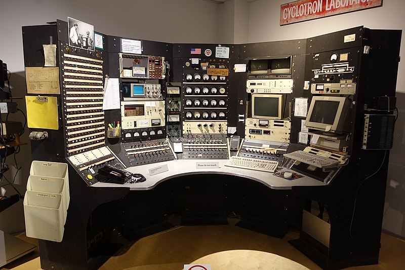 File:Cyclotron control panel, Harvard Cyclotron Lab, 1947-2001 - Putnam Gallery - Harvard University - DSC08104.jpg