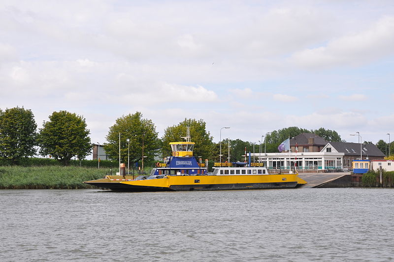 File:De veerpont ESMERALDA uit 1969 verzorgt de veerdienst tussen Bergambacht en Streefkerk (02).JPG