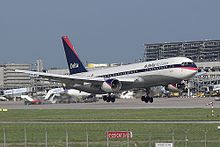 Boeing 767 der Delta Air Lines bei der Landung am Flughafen Stuttgart