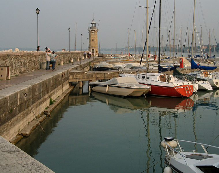 File:Desenzano Bulwark.jpg