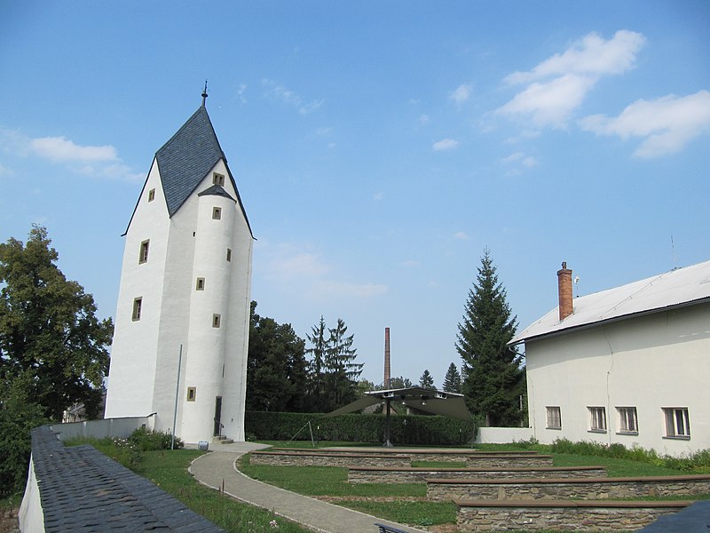 File:Drahanovice, Černá věž.jpg