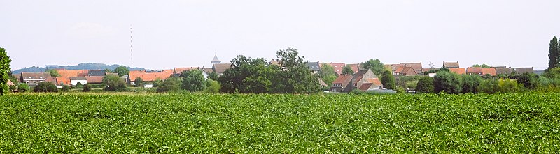 File:Eecke vue sur le Klockhuis et le Mont des Cats.jpg