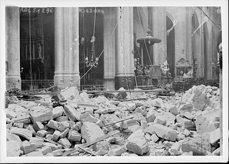 Fail:Eglise_St_Gervais_Paris_bombardement_1918.jpg