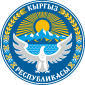 Кыргыз Республикасы (Kirgiż) Kyrgyz Respublikasy Кыргызская Республика (Russu) Kyrgyzskaya Respublika – Emblema
