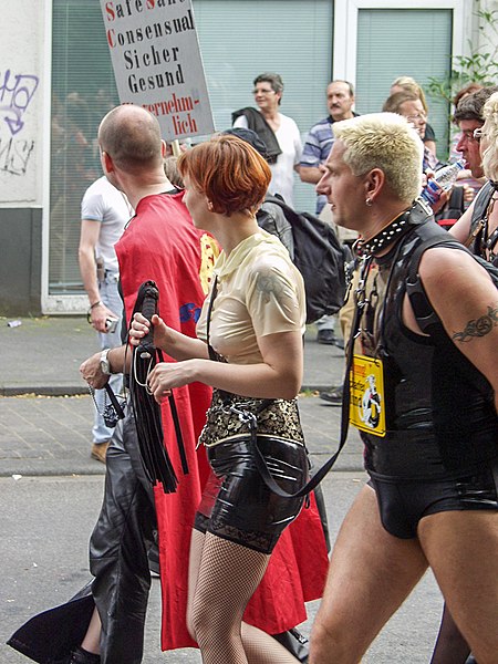 File:EuroPride 2002, Parade-7071835.jpg