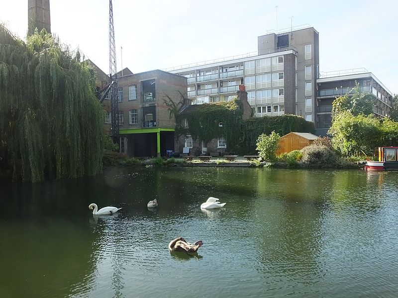 File:Factories on Graham Street, Regent's Canal, Islington 3390.JPG