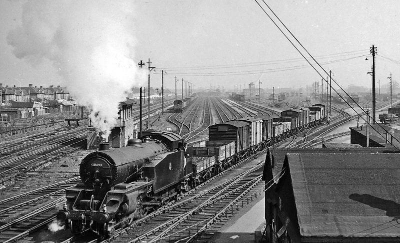 File:Feltham Marshalling Yard, with SR 4-8-0T shunting geograph-2638685-by-Ben-Brooksbank.jpg