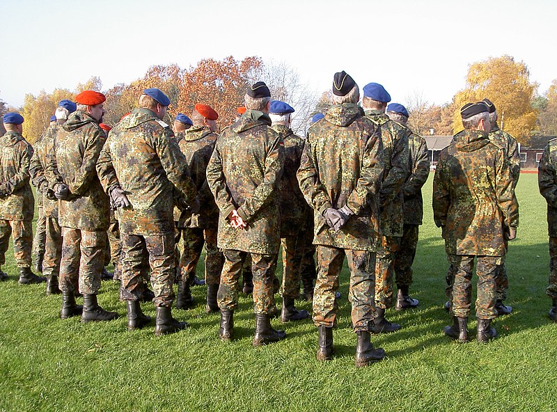 File:Flecktarn (Offiziere).JPG