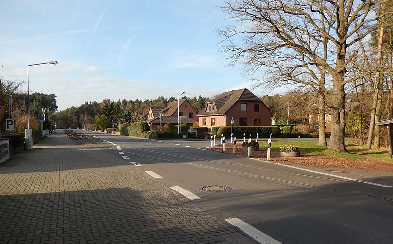 File:Fliegerstraße in Poggenhagen.JPG