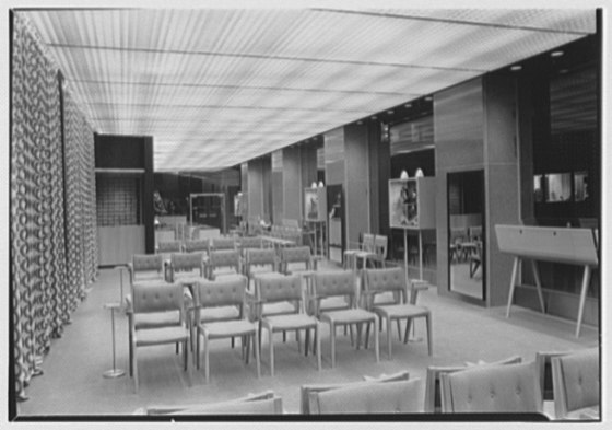 File:Florsheim Shoes, business at 515 5th Ave., New York City. LOC gsc.5a13096.tif