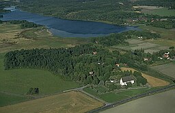 Luftfoto over Funbo, hvor man blandt andet kan se Funbo kirke.