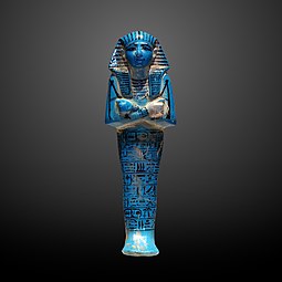 Figurina unui servitor din mormântul regelui Seth I (1244–1279 î.Hr.). Figura este realizată din faianță cu un smalț albastru.
