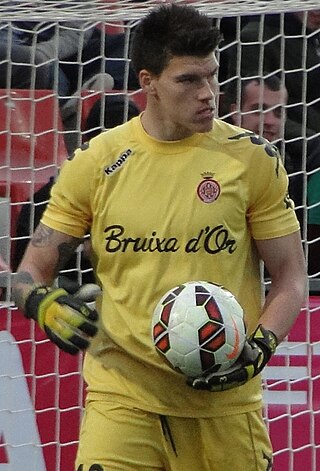 <span class="mw-page-title-main">Isaac Becerra</span> Spanish footballer (born 1988)