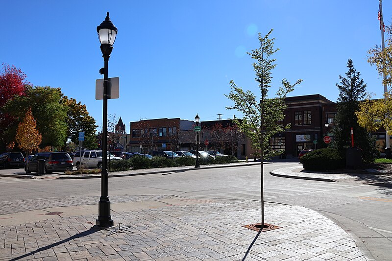 File:Gaspar Street, Waukesha (October 2023) 03.jpg