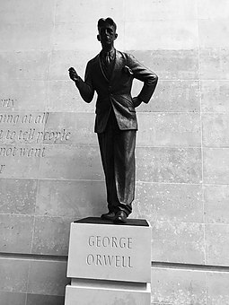 Statue of George Orwell outside Broadcasting House, headquarters of the BBC George Orwell statue - BBC London (38562767202).jpg