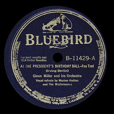 Вигляд етикетки платівок Bluebird з листопада 1938 по 1946 рік