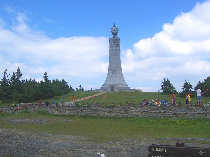 File:Greylock summit monument.JPG