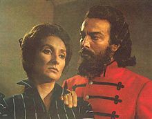 Aleandro (as Macacha Güemes) with Alfredo Alcón in the 1971 film Güemes: la tierra en armas