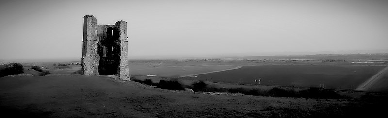 File:Hadleigh Castle (C.1360 apx.) , Essex , April 2013 - panoramio.jpg