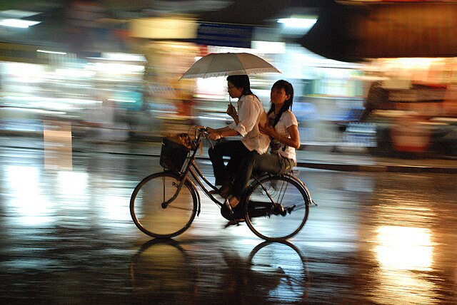 640px-Hanoi_rain.JPG (640×428)