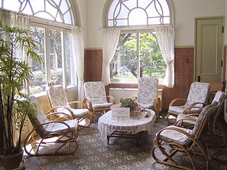 <span class="mw-page-title-main">Sunroom</span> Room with large glass windows or walls for exposure to sunlight