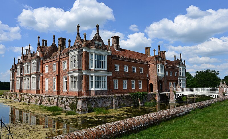 File:Helmingham Hall - geograph.org.uk - 5435967.jpg