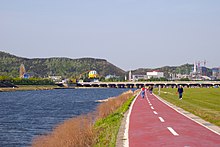 Walking path along the Gap River