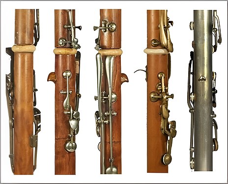 Différents modèles de repose-pouces de clarinette ancienne : sans (à gauche), en bois, en métal