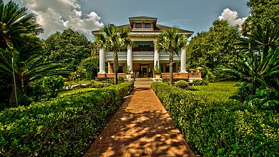 Hurlong_Mansion-Bed_and_Breakfast-Entrance_View.jpg 13.7901 MP