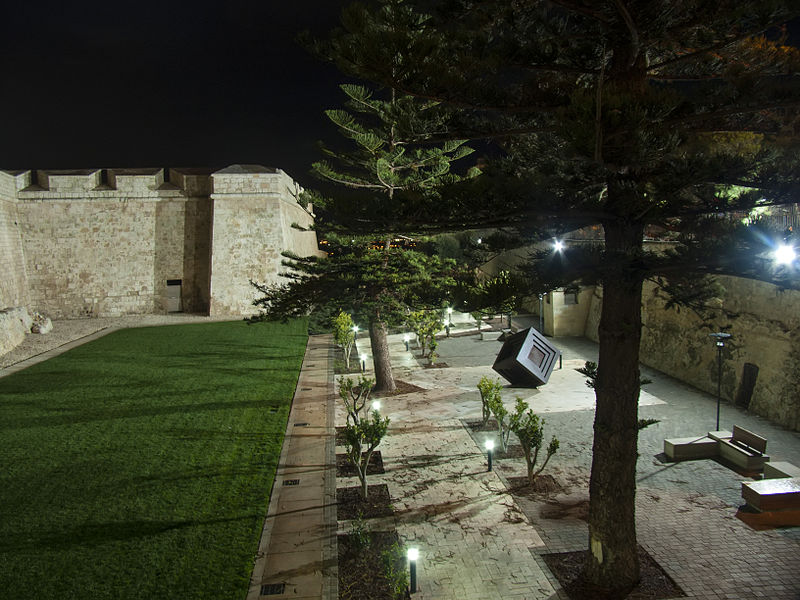 File:Il-Foss tal-Imdina at night.jpg