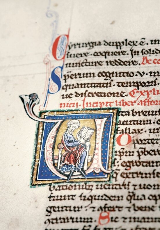 Inside the letter is a picture of a master in cathedra expounding on the Aphorisms of Hippocrates. Initial "V" rendered as "U" of "Vita brevis, ars ve