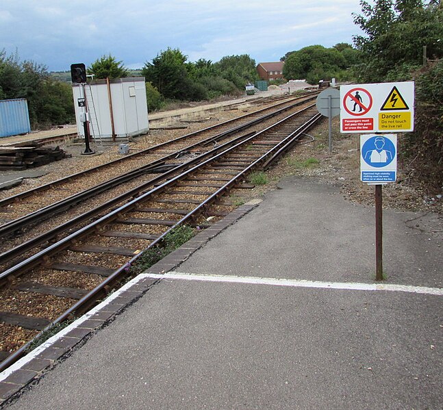 File:Island Line NE from Sandown railway station - geograph.org.uk - 4667481.jpg