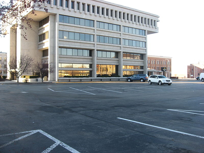 File:Jackson and Jefferson parking lot in Muncie.jpg