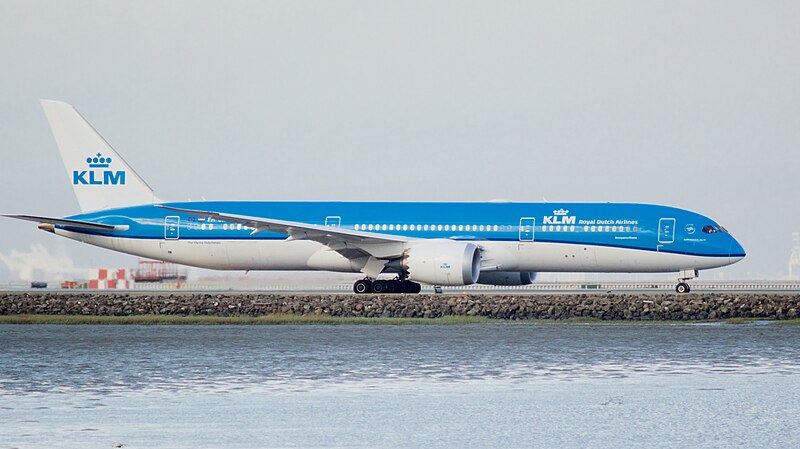 קובץ:KLM Boeing 787 -9 PH-BHD taxiing out, SFO (30492067274).jpg