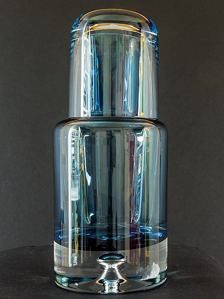 File:Karaffe mit Trinkglas Glas-5674.jpg