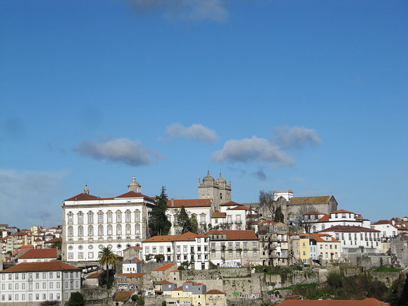 File:Kathedrale und Palacio dos Bipos (13983963646).jpg