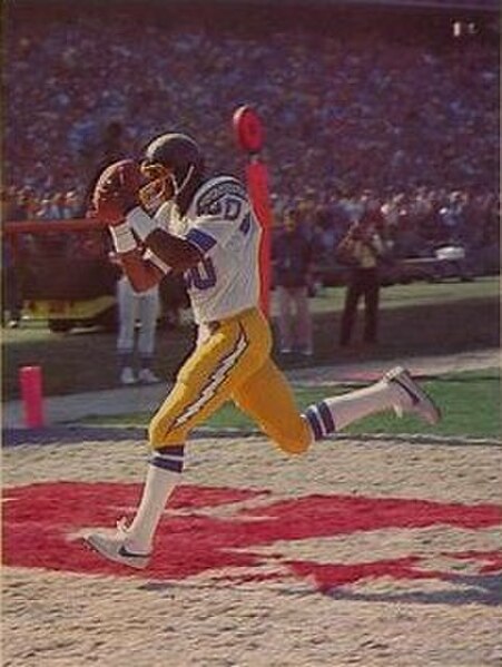 Winslow catching a touchdown pass during the 1980 season.