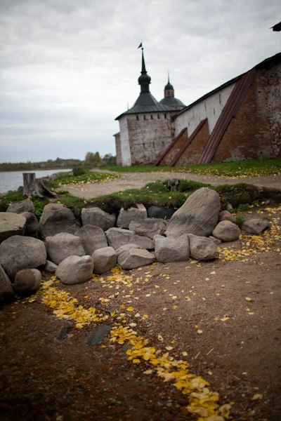 File:Khlebennaya Tower Kirillov.jpg