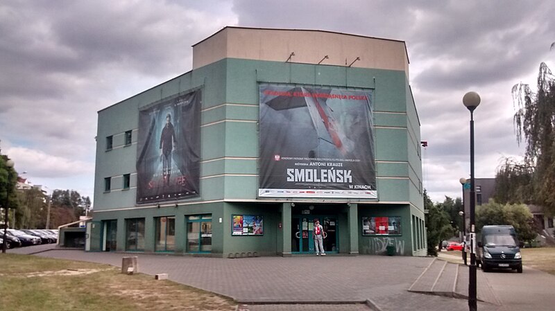 File:Kinoteatr Polonez.jpg