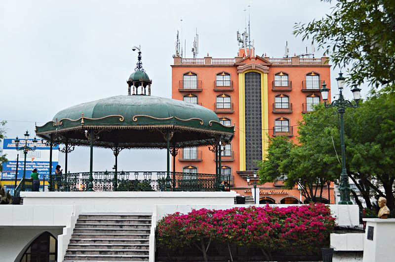 File:Kiosco y Hotel San Carlos.JPG