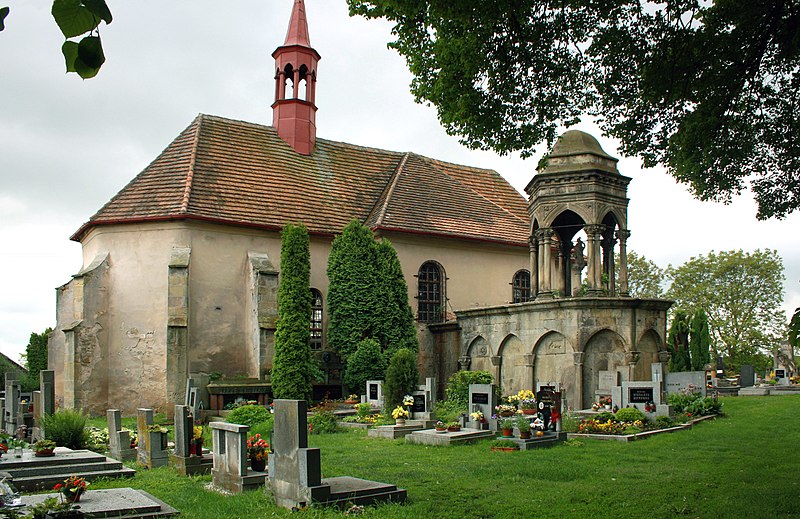 File:Kopidlno, Drahoraz, church.jpg