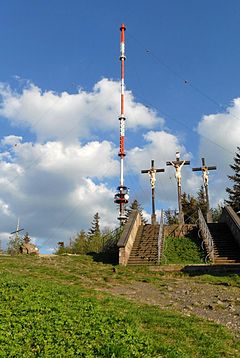 Nukryžiavimo grupė ir siųstuvo stiebas